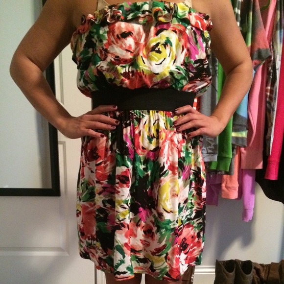 Very cute and slimming summer dress