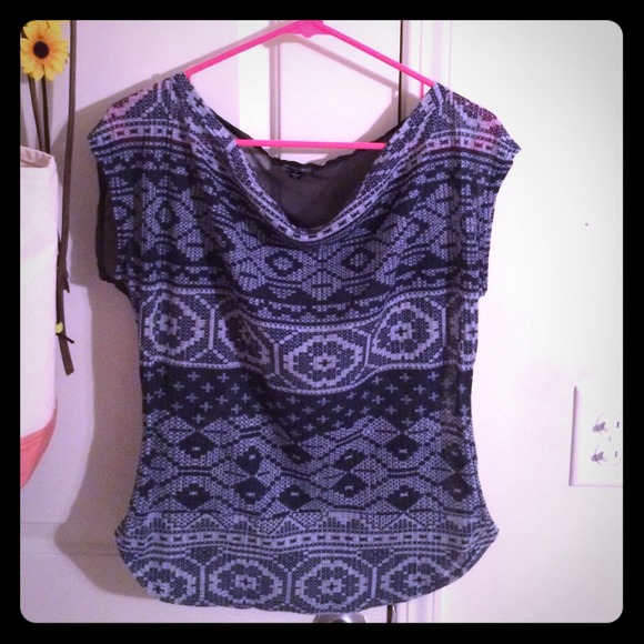 Short sleeve off the shoulder