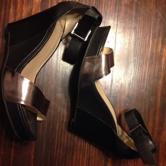 Bronx Black and Rose Gold Wedge Sandals - Picture 2 of 4