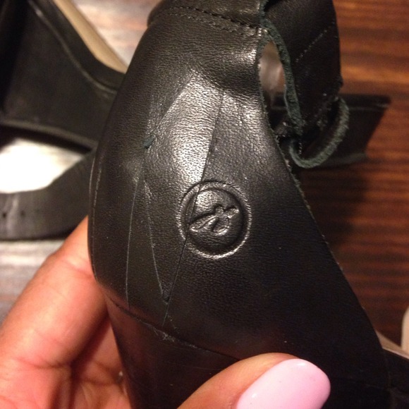 Bronx Black and Rose Gold Wedge Sandals - Picture 4 of 4