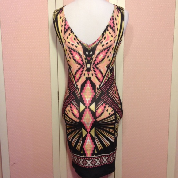 Colorful Print Bodycon Dress. - Picture 4 of 4