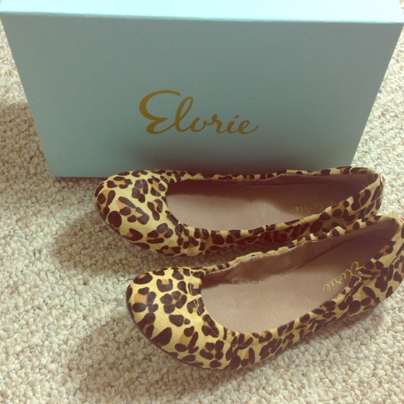 Never worn - Elorie Bella Rouched Ballet Flats