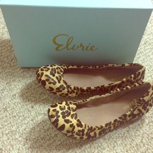 Never worn - Elorie Bella Rouched Ballet Flats