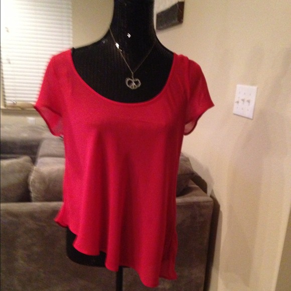 SOLD 🚫 GUESS Hot Pink Top M