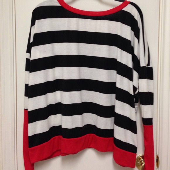 SOLD;; NWOT loose fitting top - Picture 2 of 4