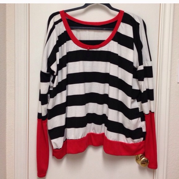 SOLD;; NWOT loose fitting top - Picture 4 of 4
