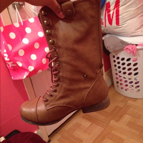 Combat boots