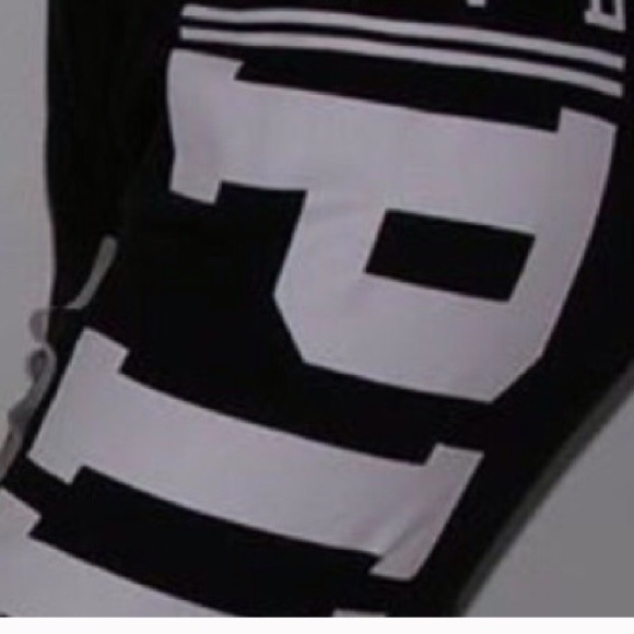 Victoria Secret Sweats 🎀SOLD LOCAL🎀 - Picture 2 of 2