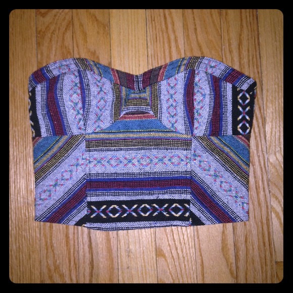 Strapless, cropped top