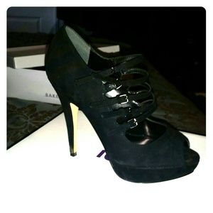 Black strappy bootie heel