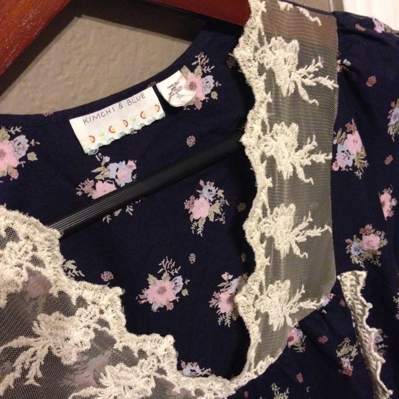 Cute dress by Kimchi & Blue. XS - Picture 2 of 4