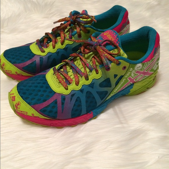 SOLD! Asics Women's GEL-Noosa Tri9 - Picture 2 of 4