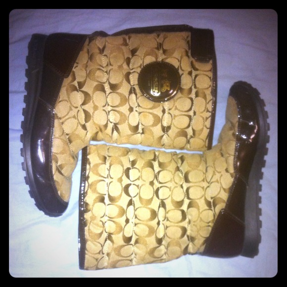 Brown boots with a c letter printed all over 〰