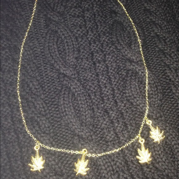 Gold Marijuanna necklace