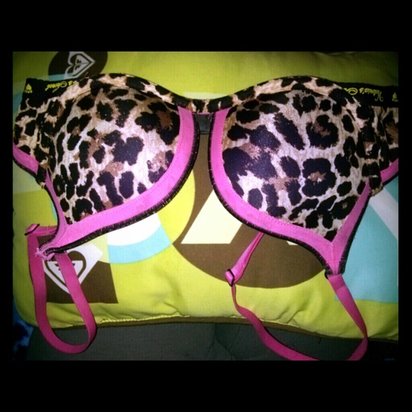 VICTORIAS SECRET SEXY LITTLE SECRETS PUSH UP BRA