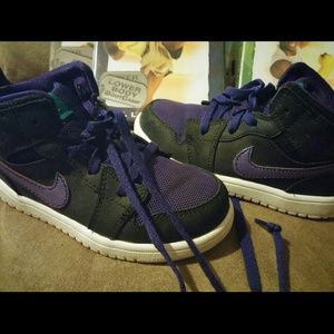 Toddler black and purple sz  8.5c Nike Air Jordans