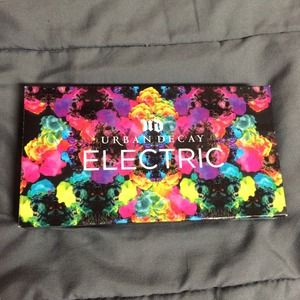 ✨Urban Decay Electric Palette