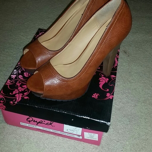 Qupid heel cognac heel, size 9