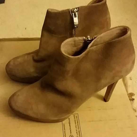 Vince camuto soft taupe pointy toe ankle booties.
