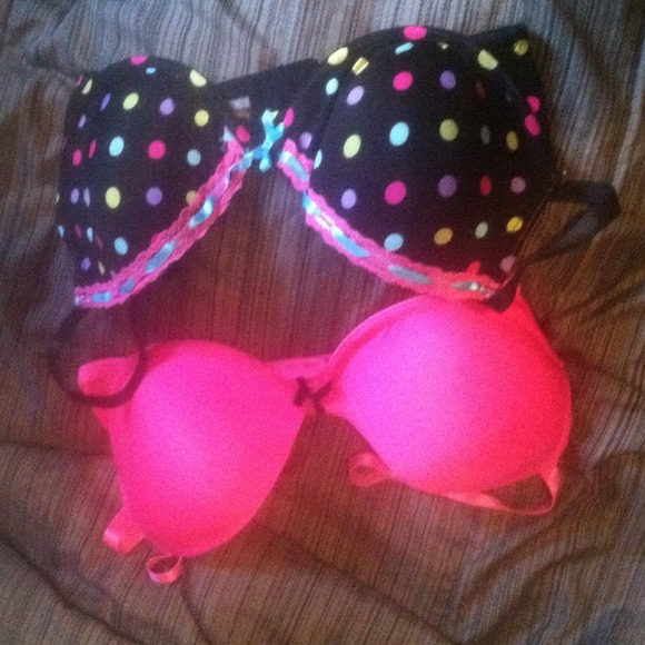 Bundled with hollister yoga pants :)