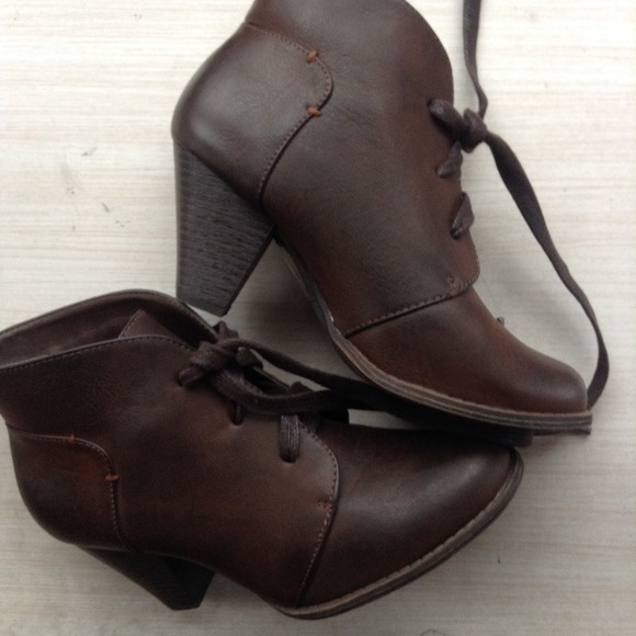 Forever 21 Desert Brown Laced Shoes. B4$15