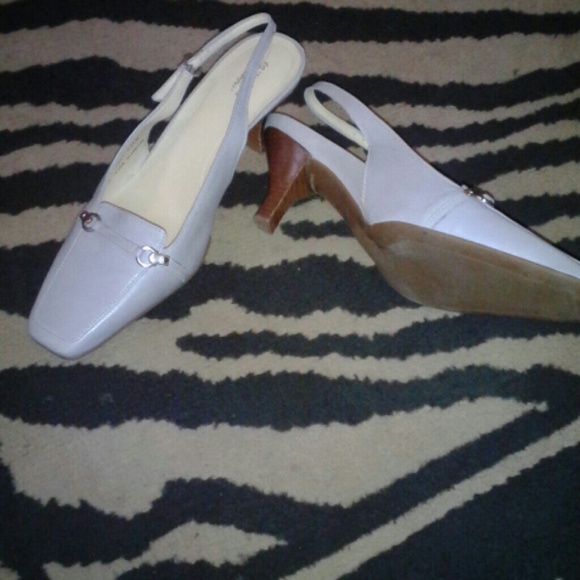 Woman leather shoes