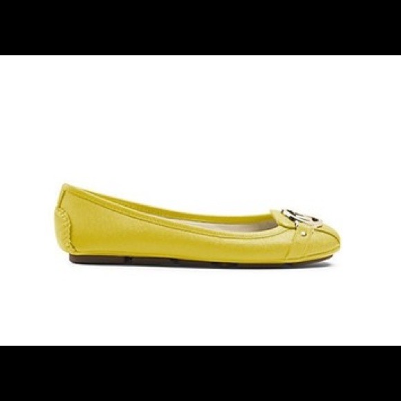 💋SOLD💋Michael Kors Yellow Saffiano Moccasin - Picture 2 of 3