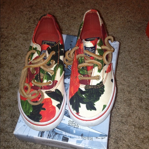 Kids Worn 1 time sperry top-spider shoe