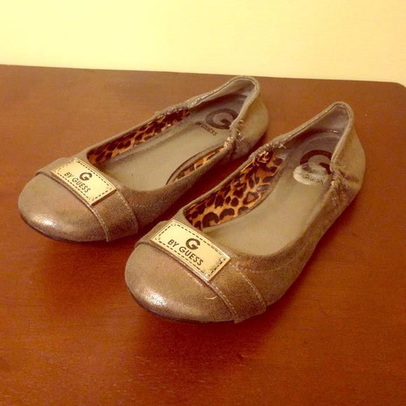 Guess flats