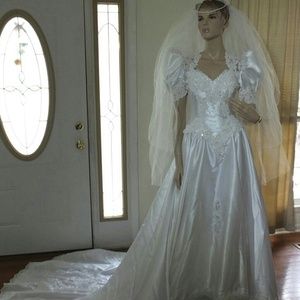 Beautiful Sweetheart white bridal gown
