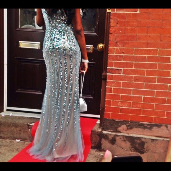 I'm am selling a size 3/4 ballroom : prom dress it