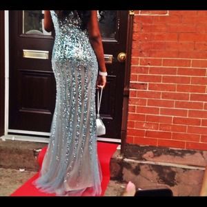 I'm am selling a size 3/4 ballroom : prom dress it