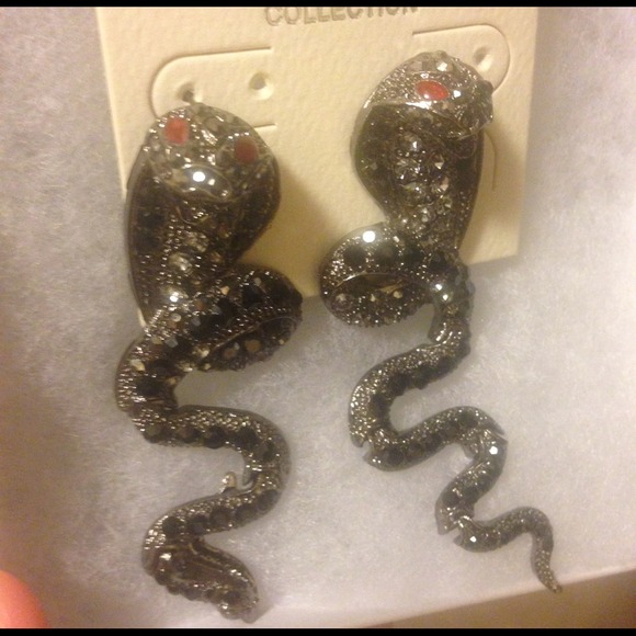 NWOT Exquisite Viper Dangling Statement Earrings - Picture 2 of 4
