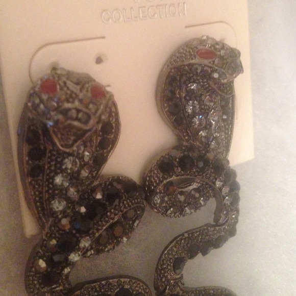 NWOT Exquisite Viper Dangling Statement Earrings - Picture 3 of 4