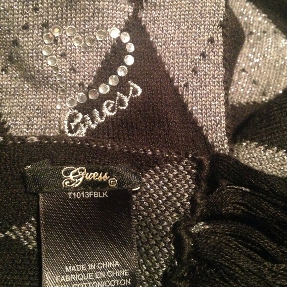 ❄️guess scarf ❄️ - Picture 3 of 3