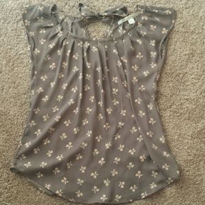 Taupe flowy top with light pink bows.