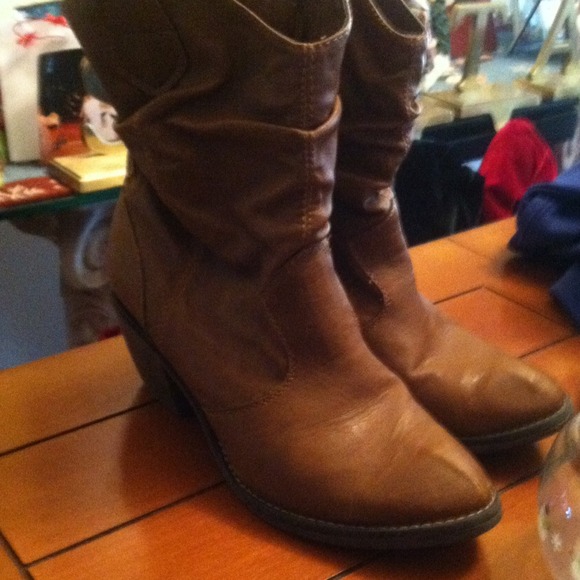 Shoes - Brown cowboy boots