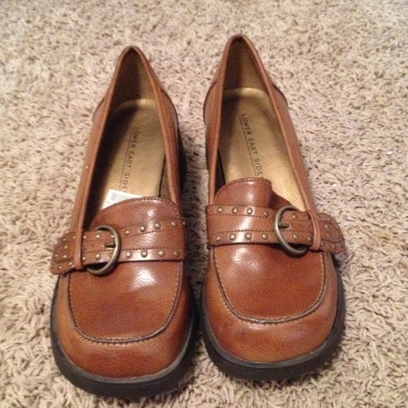 Brown dress shoes... Never worn... Brand new
