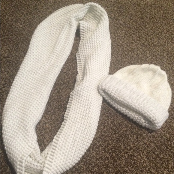 NWOT Infinity Scarf and beanie