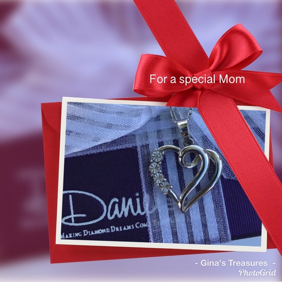 New Daniel Jewelers Mother's Pendant - Picture 8 of 8