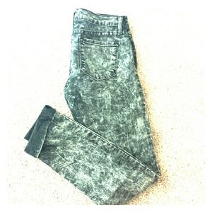 Retro, black jeggings.