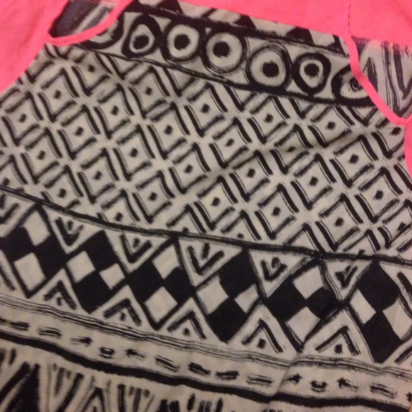 Sheer Aztec tee - Picture 3 of 4