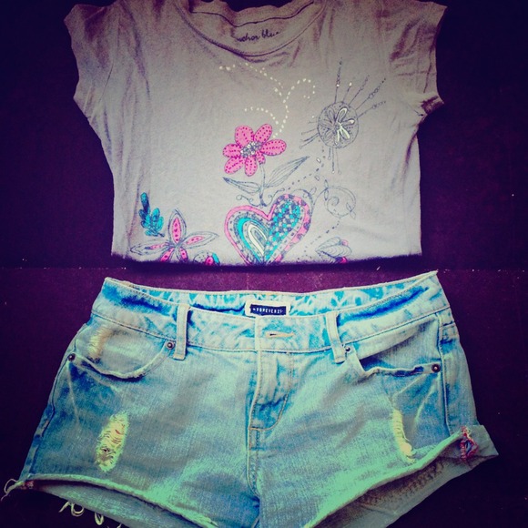 Cute designed tee🎁🎉