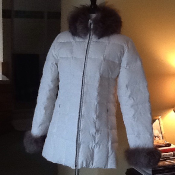White goosedown jacket w/ fur trim
