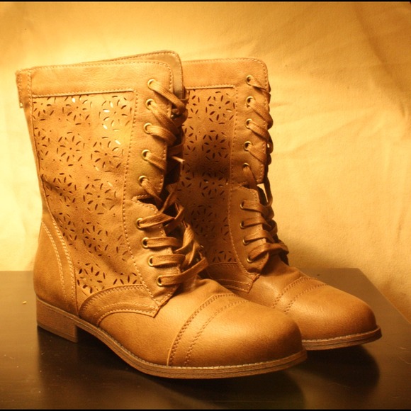 NWOT Rampage combat boots