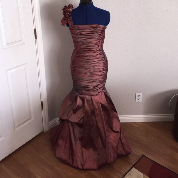 Full-length, fitted mermaid style gown