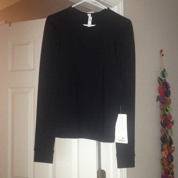 BNWT LULU long sleeve! SOLD LOCALLY!