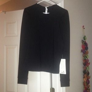BNWT LULU long sleeve! SOLD LOCALLY!