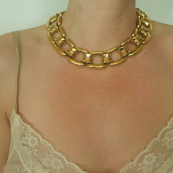 Thick gold necklace