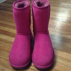 Sold Ugg classic short boots